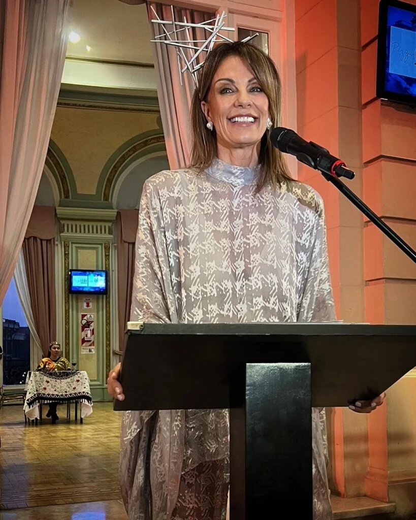 Nequi Galotti con diseño de Adrián Brown.