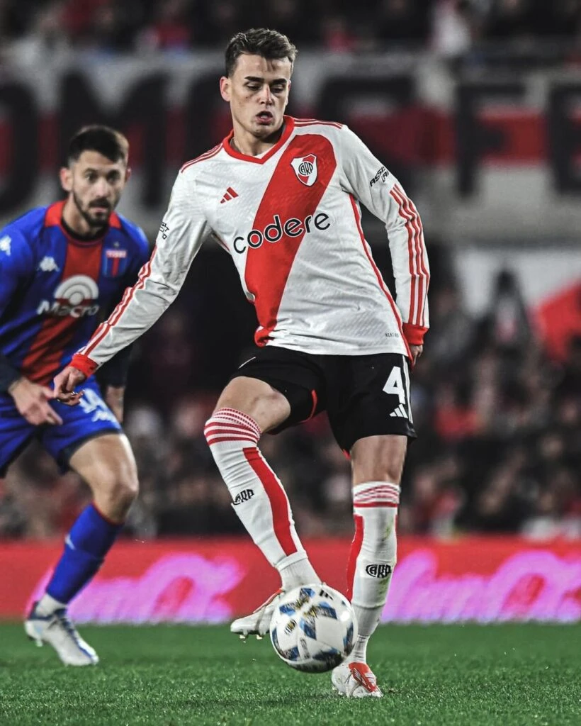 Aseguran que Nicki Nicole está saliendo con un jugador de fútbol