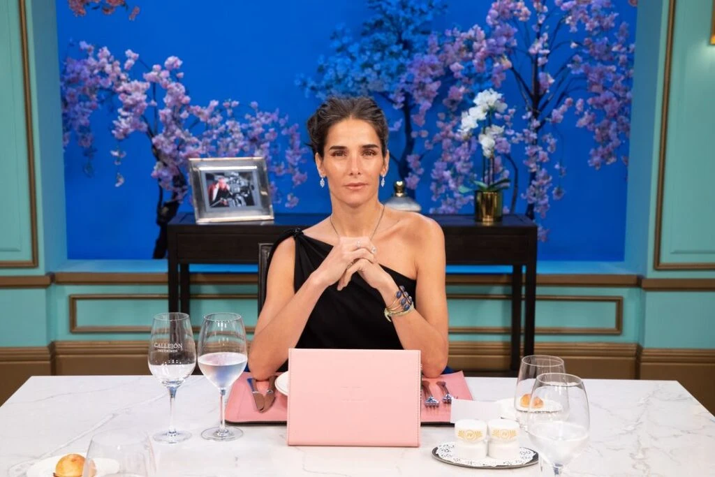 Juana Viale y su look en la mesaza