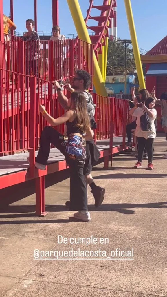 Luciano Castro con su hija Esperanza, celebrando su cumpleaños en el Parque de la costa.
