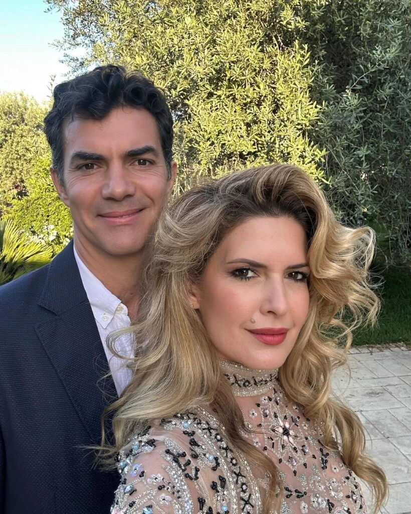 El look soñado de Isabel Macedo para una boda en Italia.