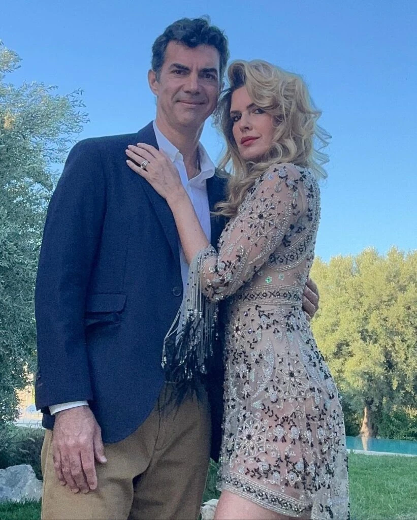 El look soñado de Isabel Macedo para una boda en Italia.