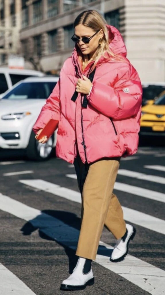 Así es el abrigo de moda esta temporada. Foto: Pinterest.