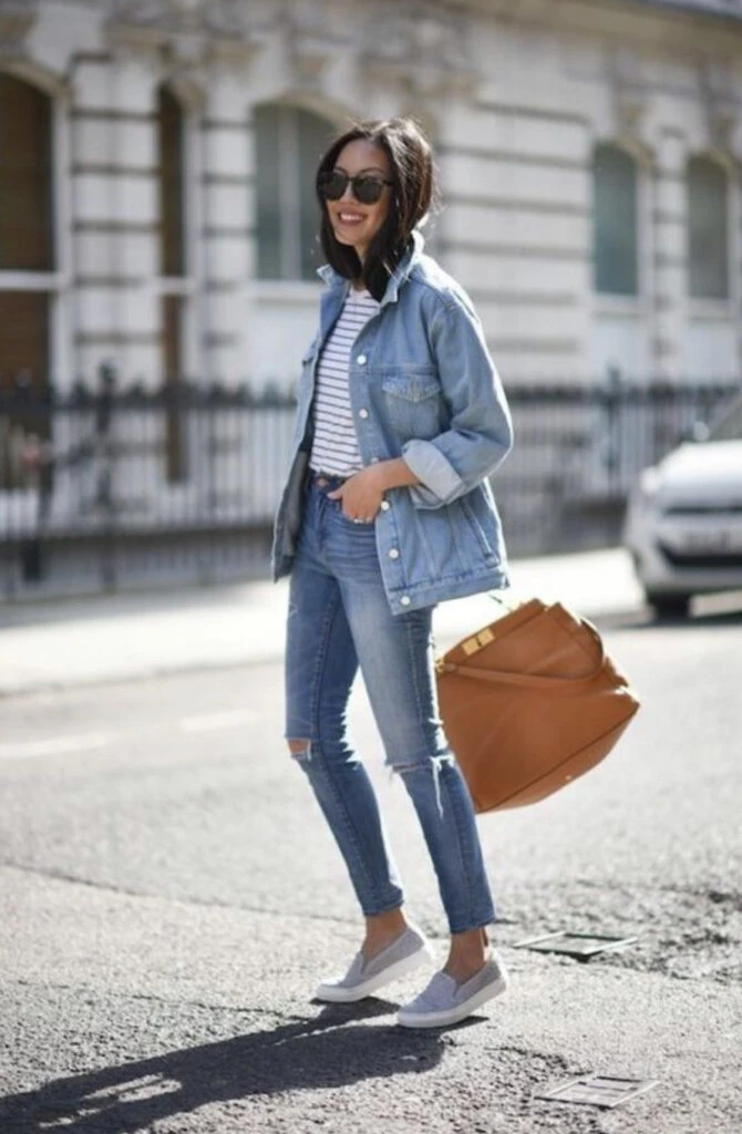 Campera de jean, el abrigo ideal para usar estos días húmedos. Foto: Pinterest. 