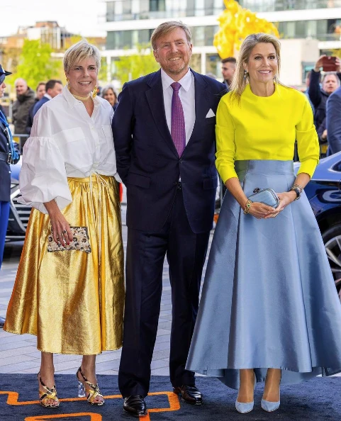 Máxima volvió a deslumbrar en celeste y confirma que es su nuevo favorito