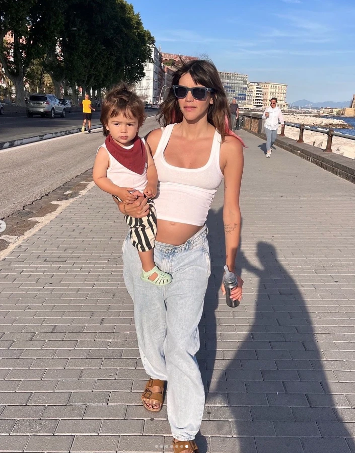 Calu Rivero mostró su embarazo paseando por Nápoles. 