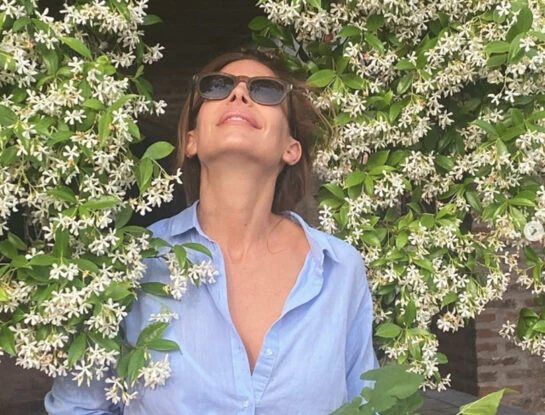 Juliana Awada muestra uno de sus básicos de su fondo de armario