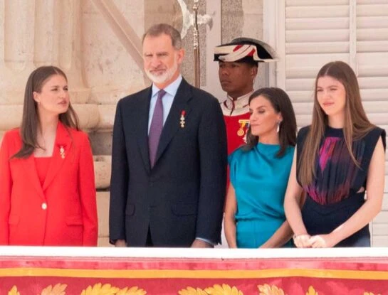 Los looks de los Reyes de España y sus hijas en el festejo de los diez años de reinado