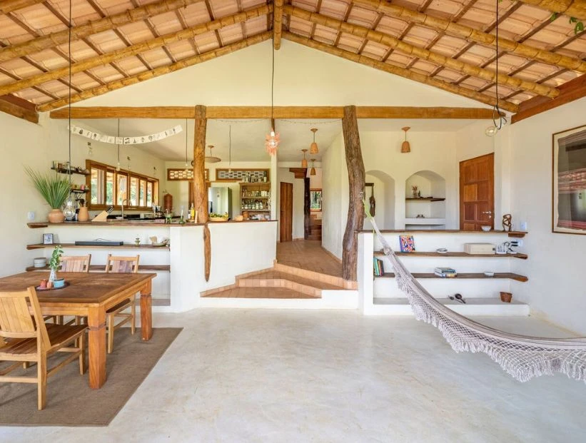 Una casa cálida y sustentable en un pueblo costero