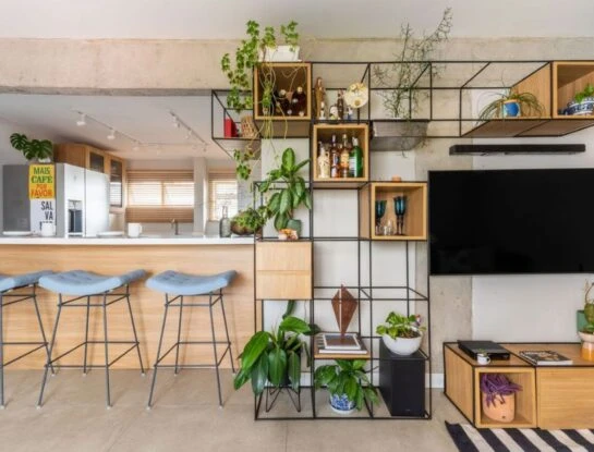 Un departamento con aires industriales y espacios flexibles