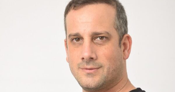 Damián Huala y su trabajo con terapias sonoras en pacientes oncológicos: "Es un gran distractor del dolor, generan relajación y calma"