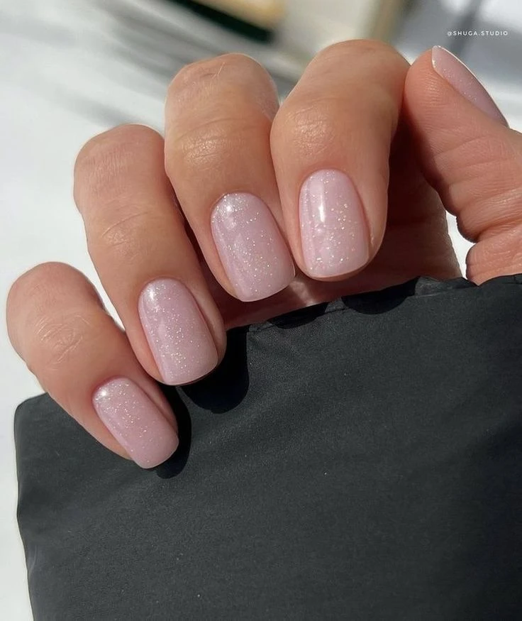 'Granny nails', regresa la tendencia minimalista que usaban las abuelas