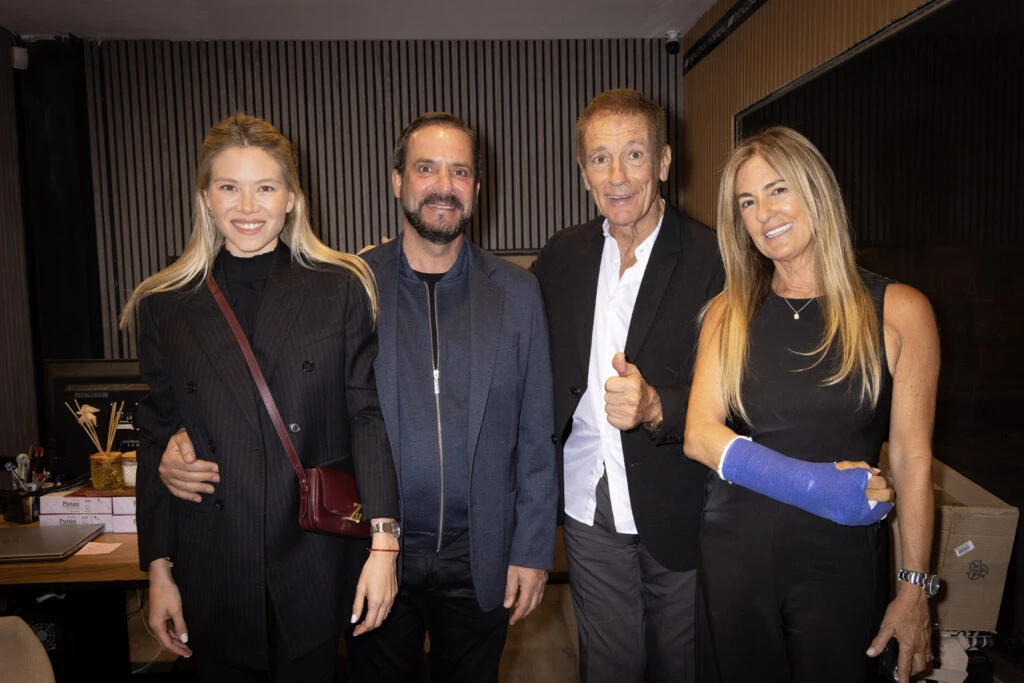 Daniel Saramaga, dueño y fundador de Patagonia Flooring, junto a Ariel Sujarchuk, Intendente de Escobar.