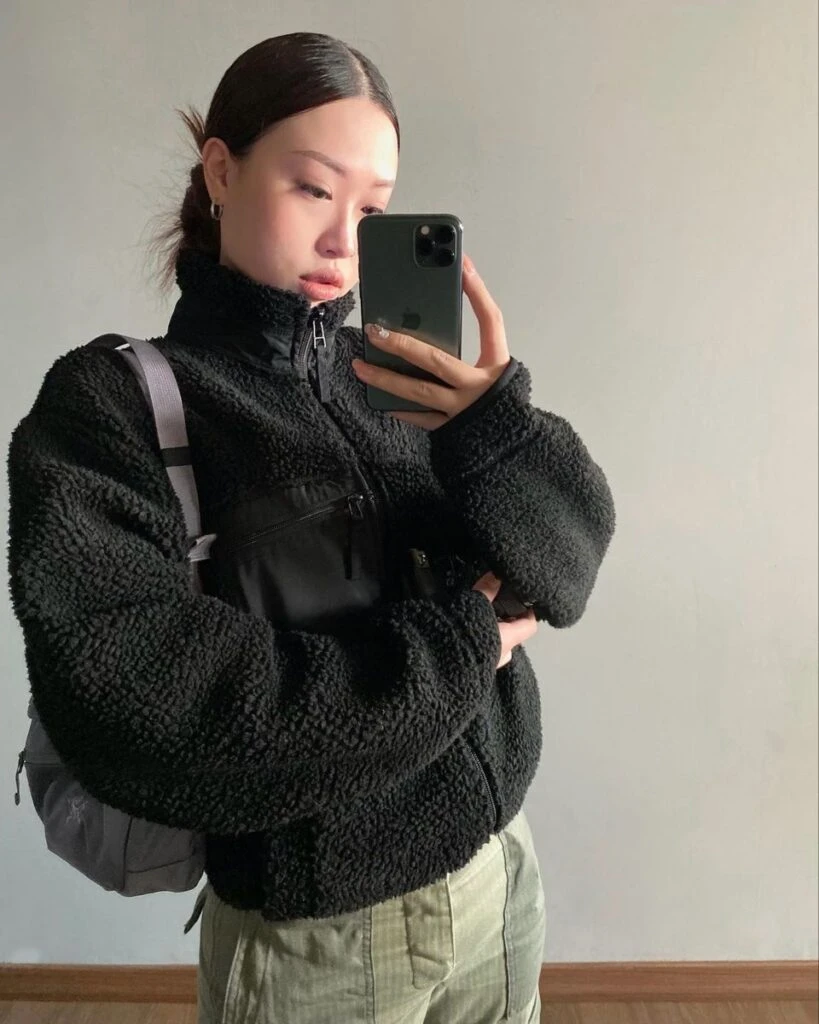 Alerta tendencia: estas camperas con corderito son las más elegidas del invierno