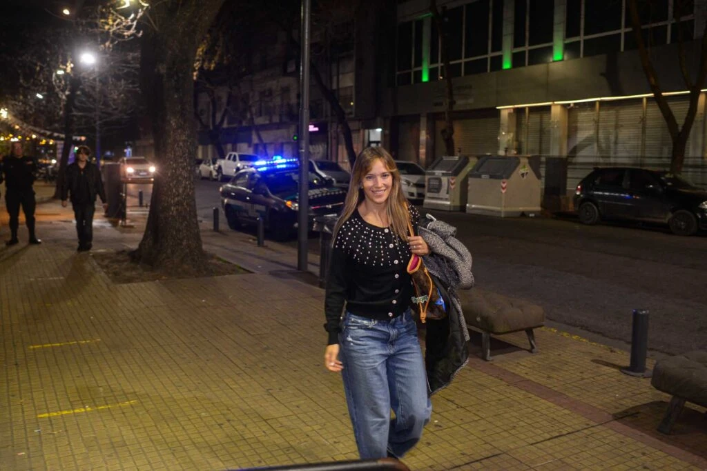 Luisana Lopilato fue al teatro Podestá a ver la obra de su hermano. Foto RS Fotos