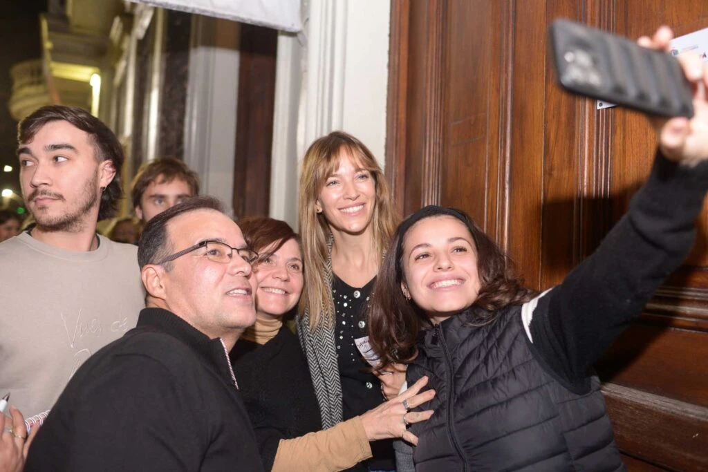 Luisana Lopilato fue al teatro Podestá a ver la obra de su hermano. Foto RS Fotos