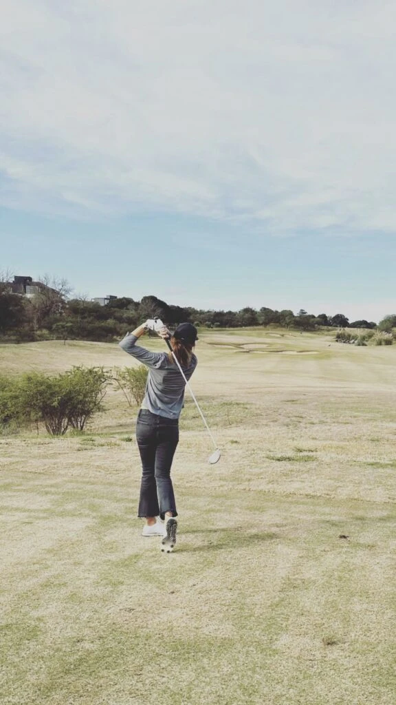 Juliana Awada nos adelanta cómo se usan los jeans este 2024. Foto: Instagram.