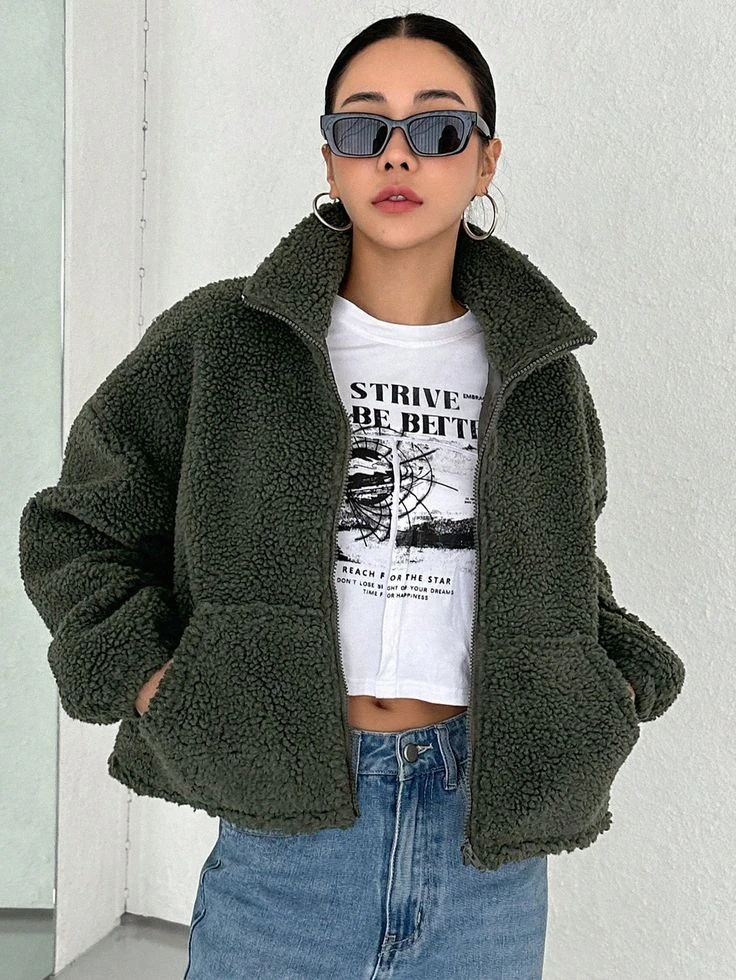 Alerta tendencia: estas camperas con corderito son las más elegidas del invierno