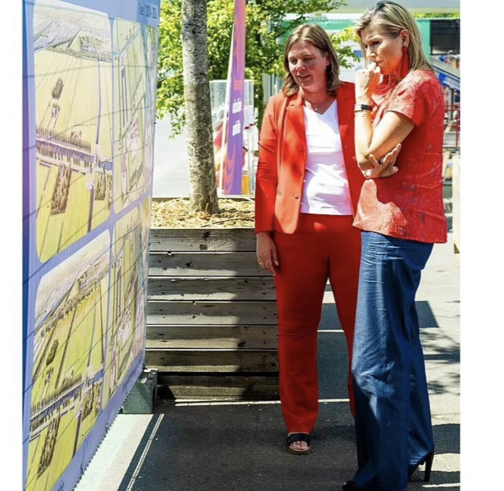 Máxima da cátedra de estilo con un look con jeans. Foto: Instagram. 