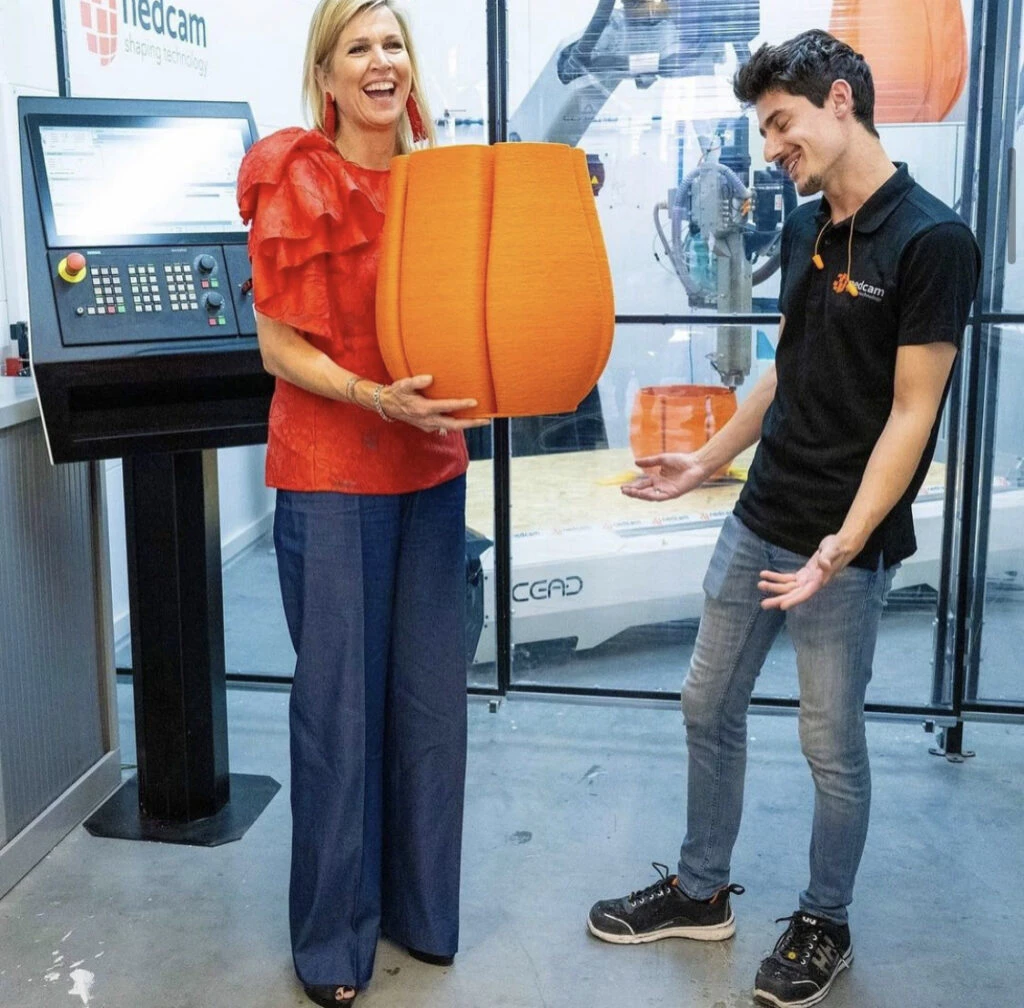 Máxima da cátedra de estilo con un look con jeans. Foto: Instagram. 