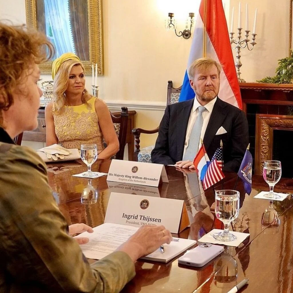 Máxima se atrevió a un look lady en amarillo y triunfó