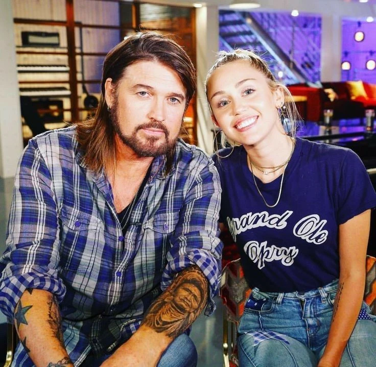 El emotivo gesto de Billy Ray Cyrus hacia Miley Cyrus, a pesar de que no se ven desde hace un tiempo