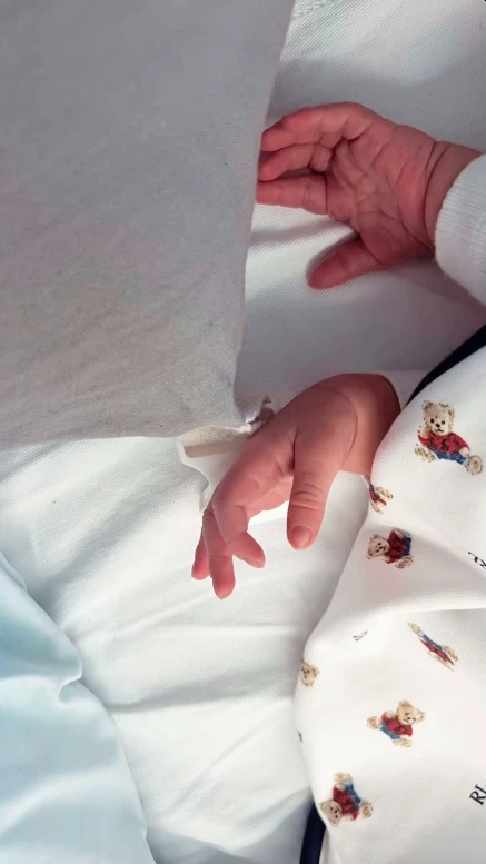 Nicole Neumann compartió las fotos íntimas del nacimiento de Cruz Urcera