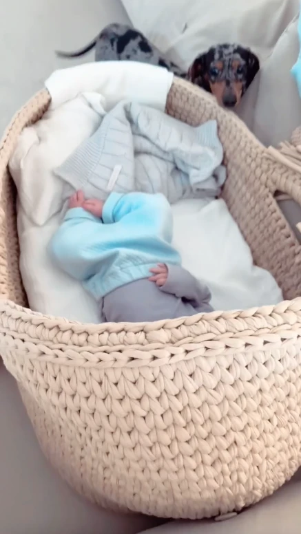 Nicole Neumann compartió las fotos íntimas del nacimiento de Cruz Urcera