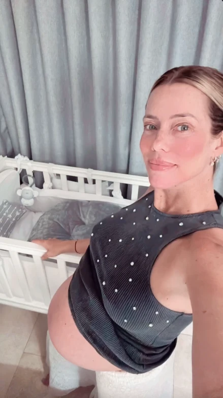 Nicole Neumann compartió las fotos íntimas del nacimiento de Cruz Urcera
