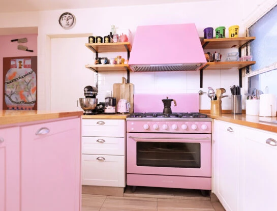 La historia de la cocina rosa de diseño retro protagonista de para ti DEPTO