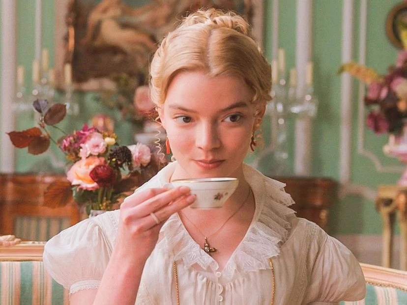 Emma con Anya Taylor Joy