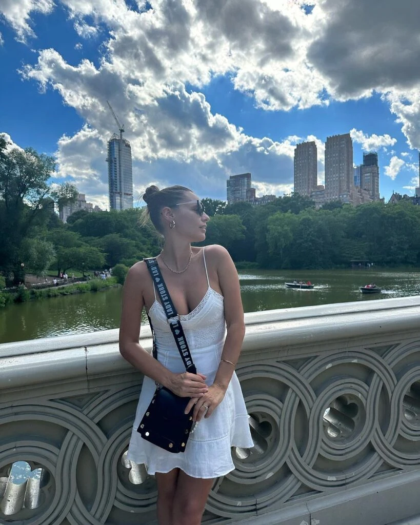 Pampita y su look neo romántico para recorrer Nueva York