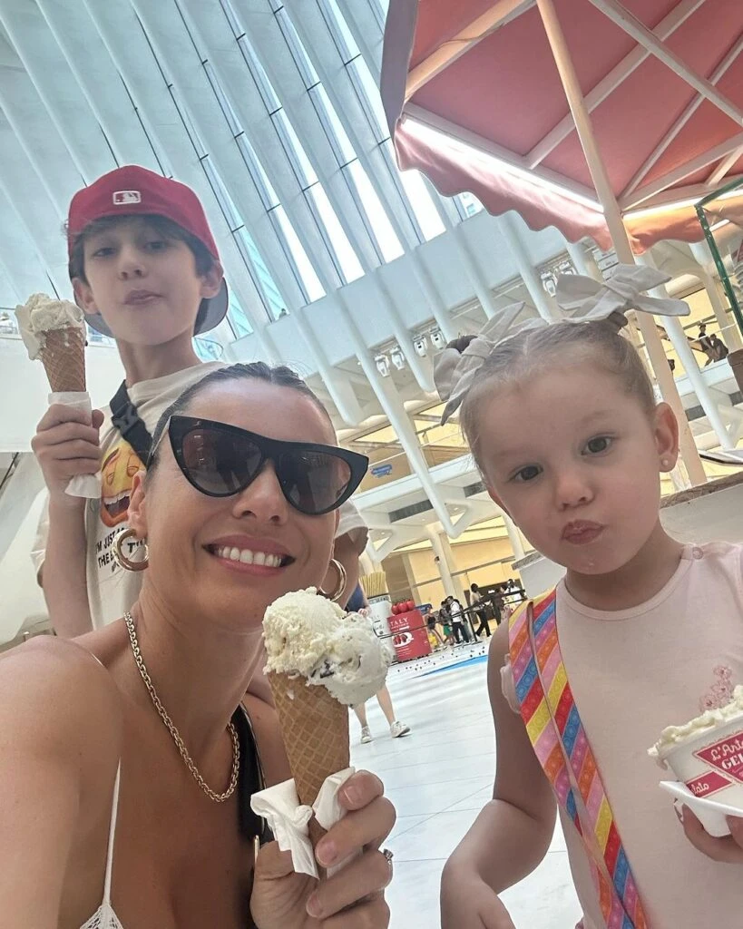 Pampita y su look neo romántico para recorrer Nueva York