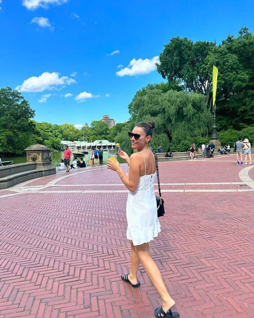 Pampita y su look neo romántico para recorrer Nueva York