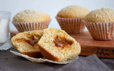 Cupcakes de vainilla rellenos de dulce de leche: una receta que alegra tus meriendas