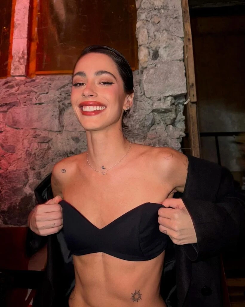 Tini volvió a sorprender con un cambio de look