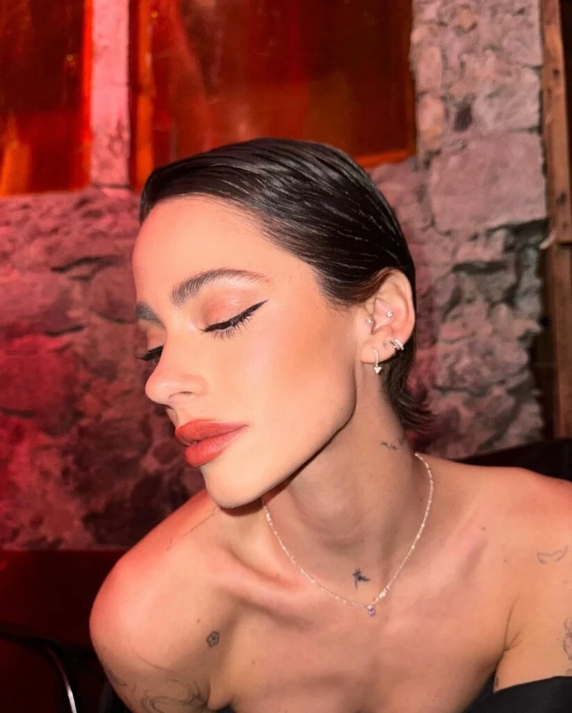 Tini volvió a sorprender con un cambio de look