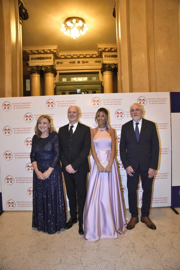 María Belén Ludueña llevó un look soñado en la 10° Gala Solidaria del Hospital Ricardo Gutiérrez 
