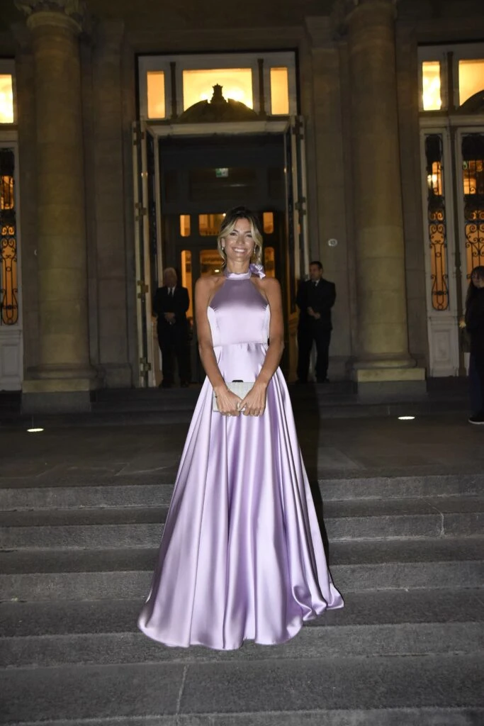 María Belén Ludueña llevó un look soñado en la 10° Gala Solidaria del Hospital Ricardo Gutiérrez 