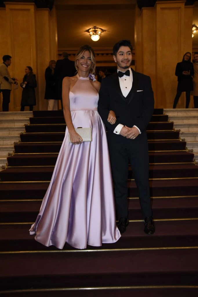 María Belén Ludueña llevó un look soñado en la 10° Gala Solidaria del Hospital Ricardo Gutiérrez 