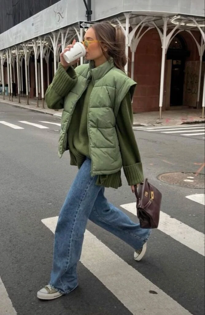 así se lleva el chaleco, la prenda estrella del clima cambiante