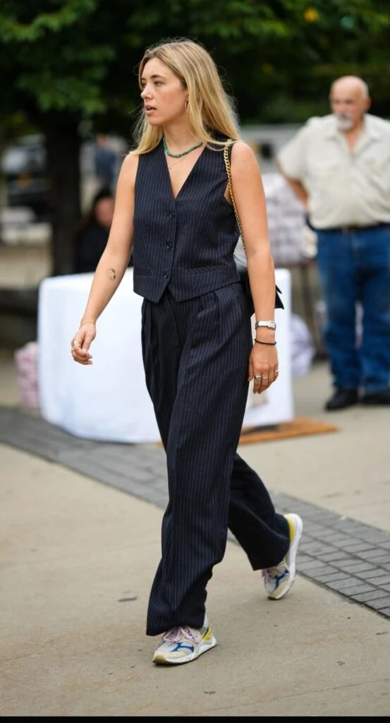 así se lleva el chaleco, la prenda estrella del clima cambiante