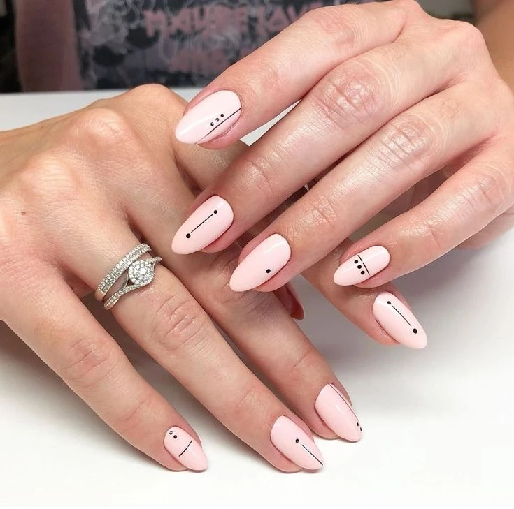 Las uñas geométricas marcan tendencia en el street style