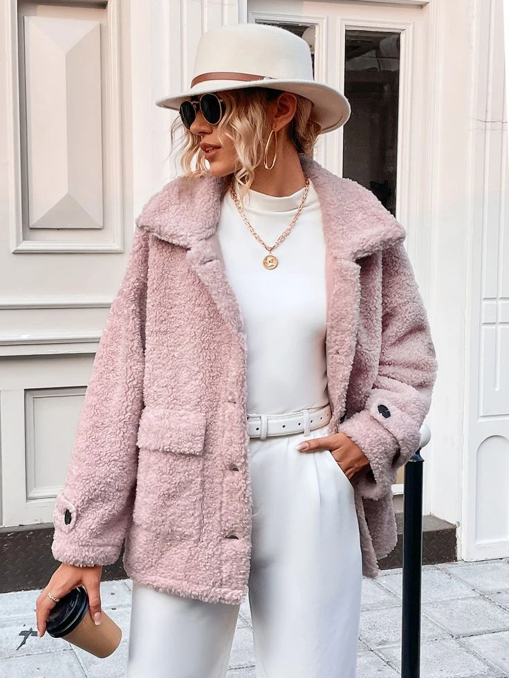 Alerta tendencia: estas camperas con corderito son las más elegidas del invierno