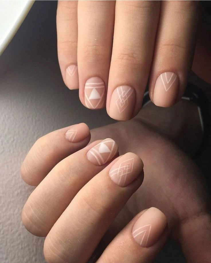 Las uñas geométricas marcan tendencia en el street style