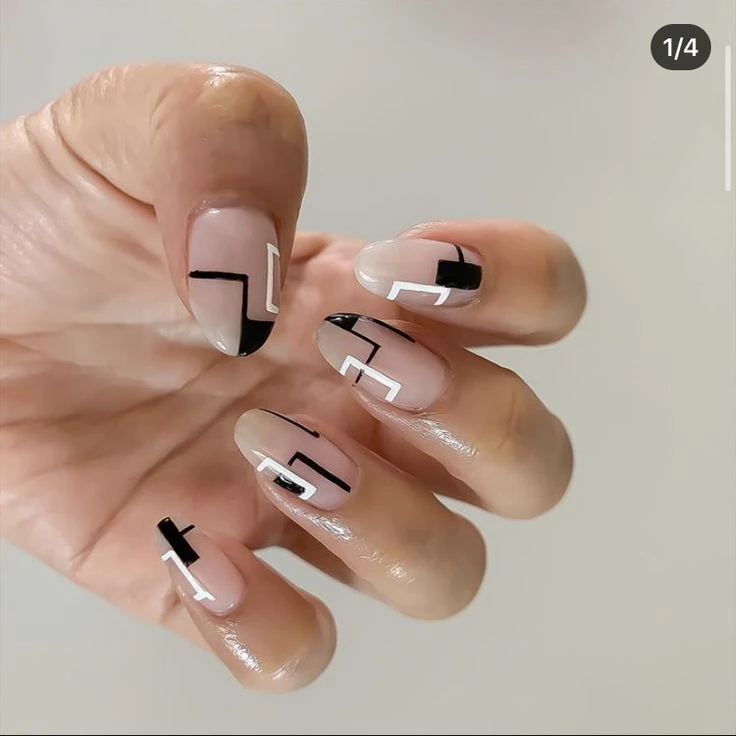 Las uñas geométricas marcan tendencia en el street style