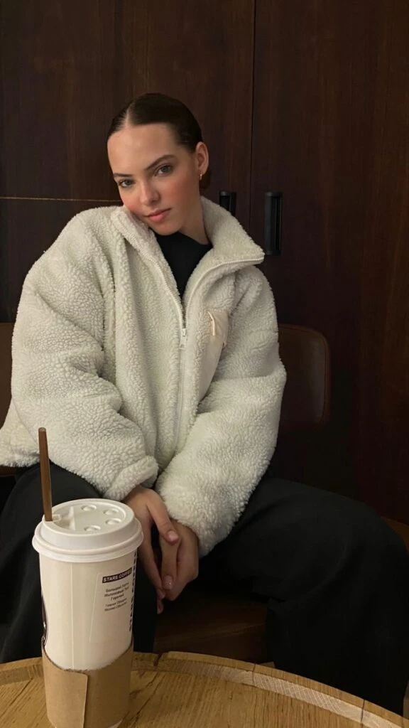 Alerta tendencia: estas camperas con corderito son las más elegidas del invierno