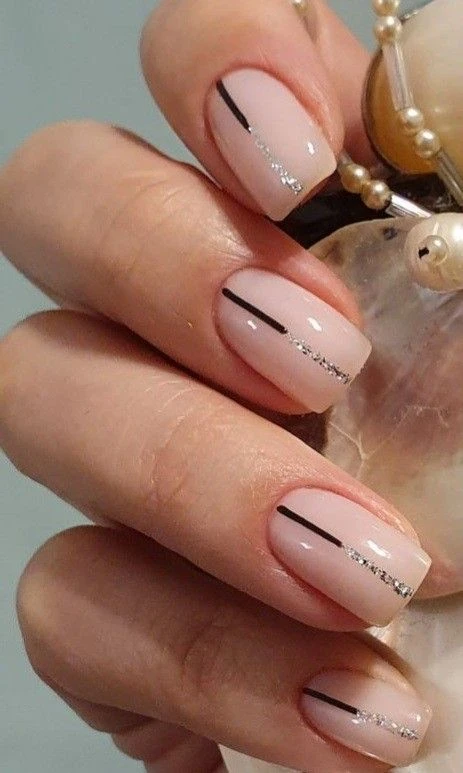 Las uñas geométricas marcan tendencia en el street style