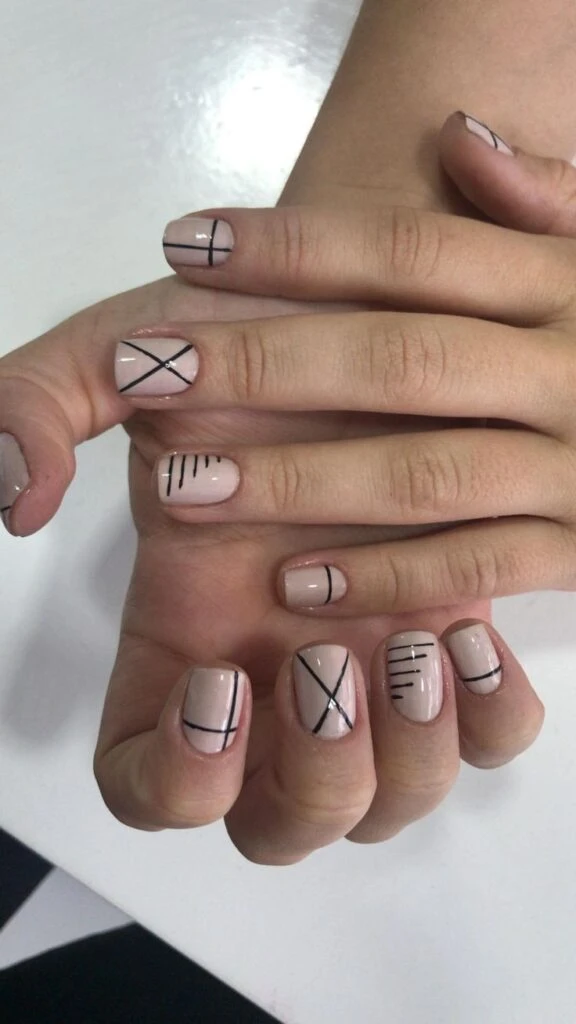 Las uñas geométricas marcan tendencia en el street style