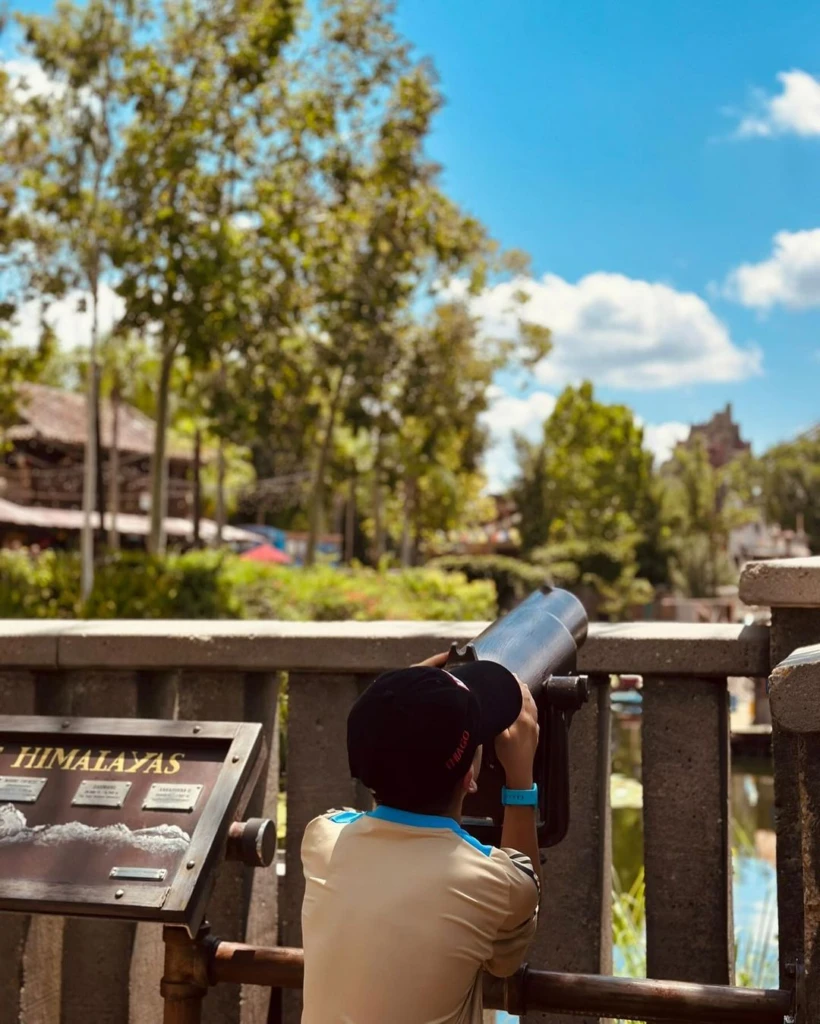 Las fotos de Antonela Roccuzzo junto a sus hijos disfrutando en los parques de Disney